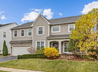 692 Easton Ln, Elk Grove Village, IL 60007