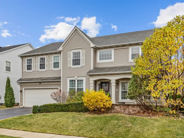 692 Easton Ln, Elk Grove Village, IL 60007
