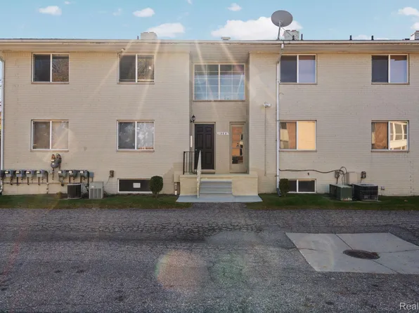 1965 Axtell Dr APT 4, Troy, MI 48084