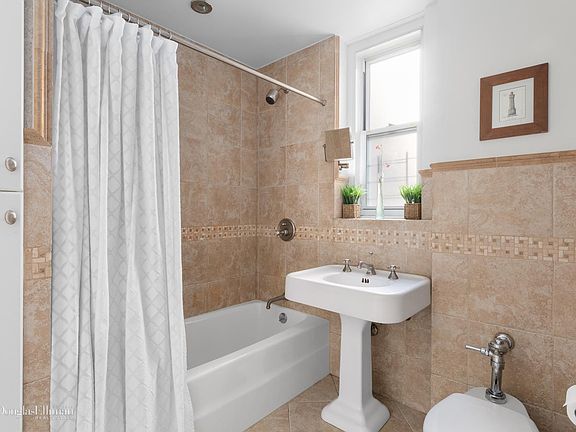 5th image of 339 W 55th St #7G