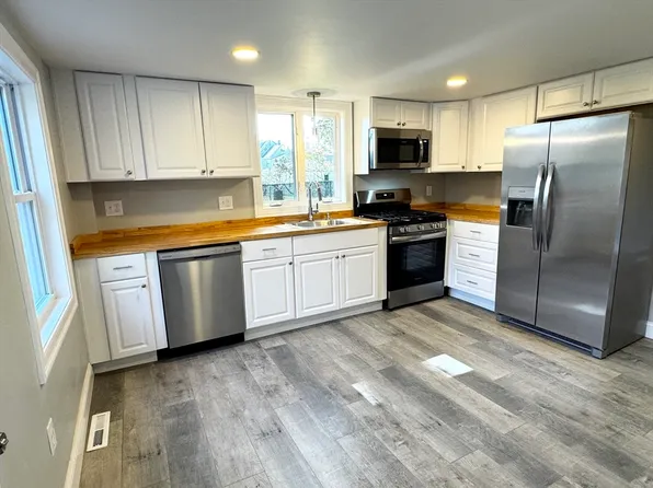 27-27 Monroe St #R, Taunton, MA 02780