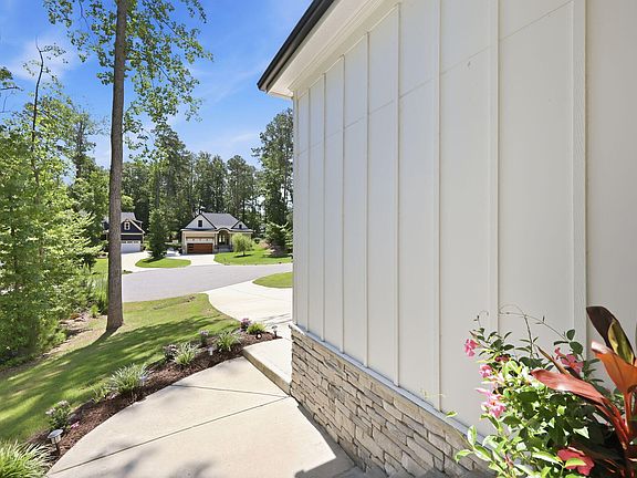 5th image of 103 Blue Finch Ct