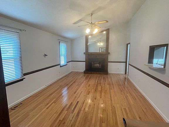 5th image of 124 Michaels Woods Dr