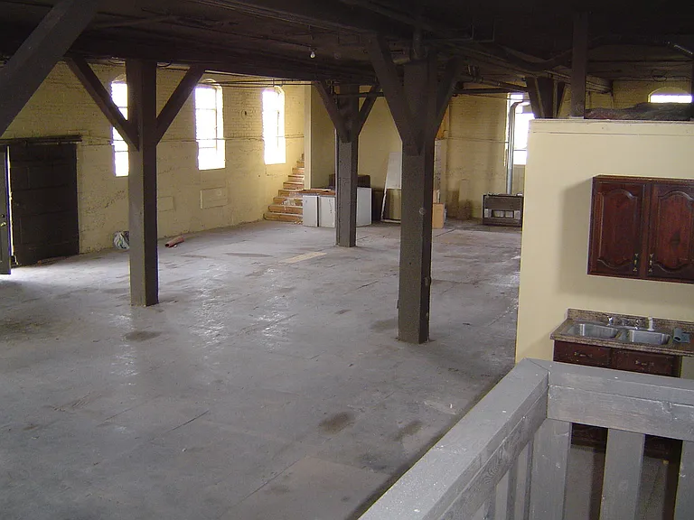 1303 W College St — Photo 14