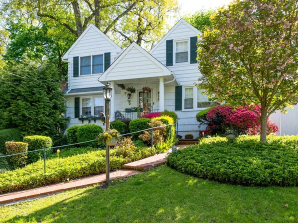 21 Pepperday Avenue, Port Washington, NY 11050
