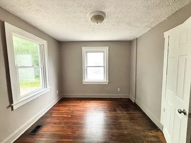 768 N Dawson Ave — Photo 6