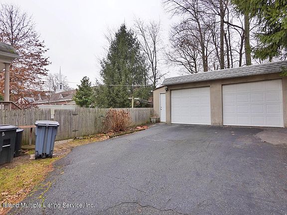 4th image of 256 Bard Ave