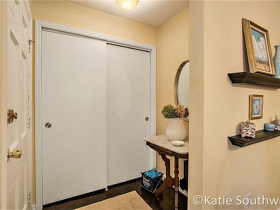 4th image of 2524 Abbington Dr SE
