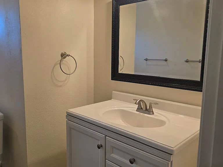 1005 W Cambridge Ave — Photo 28