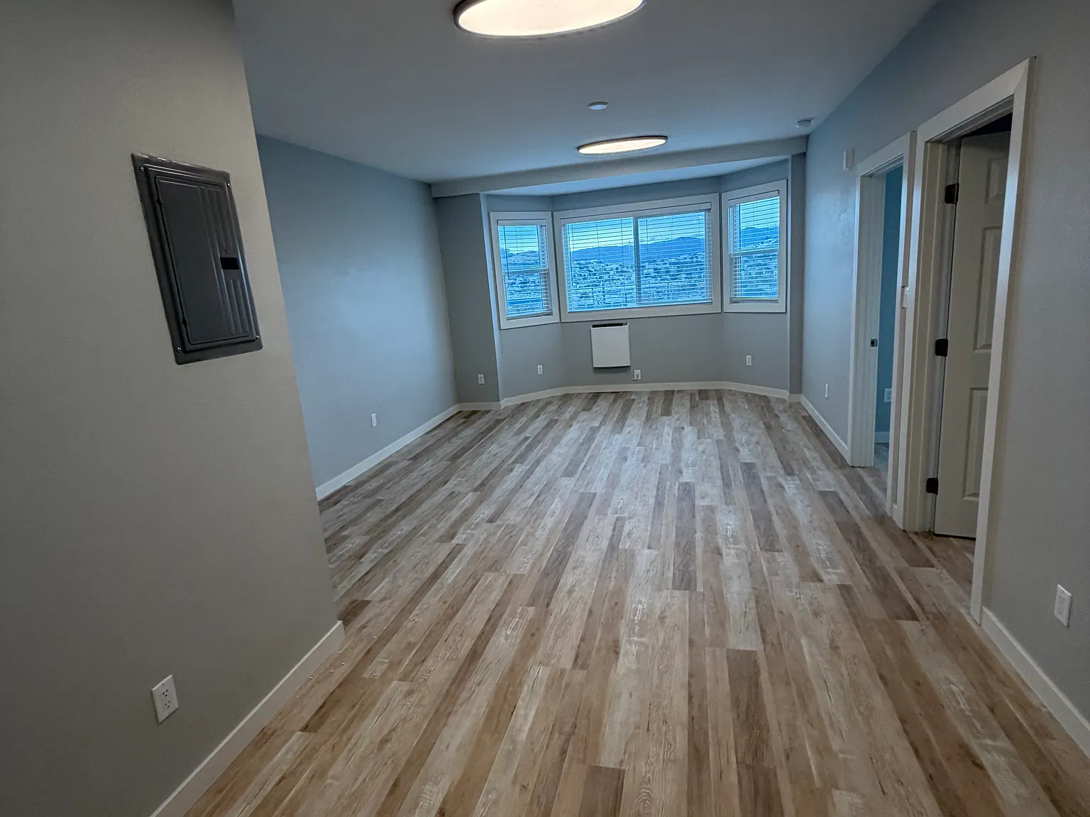 4 bed, 1500 sqft, $5,995 — Photo 2