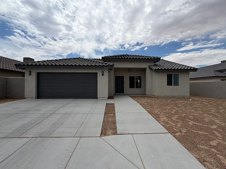 10643 E 46th Ln — Photo 1