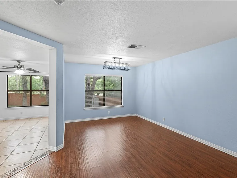 9911 Old Mesquite — Photo 4