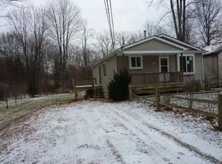 422 Pond St, Pinckney, MI 48169