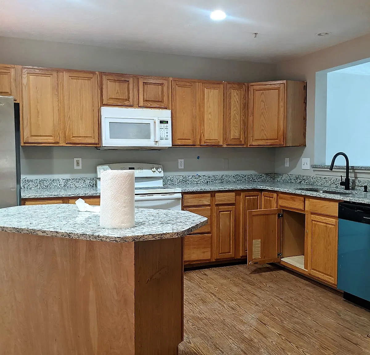 4 bed, 1690 sqft, $2,990 — Photo 1