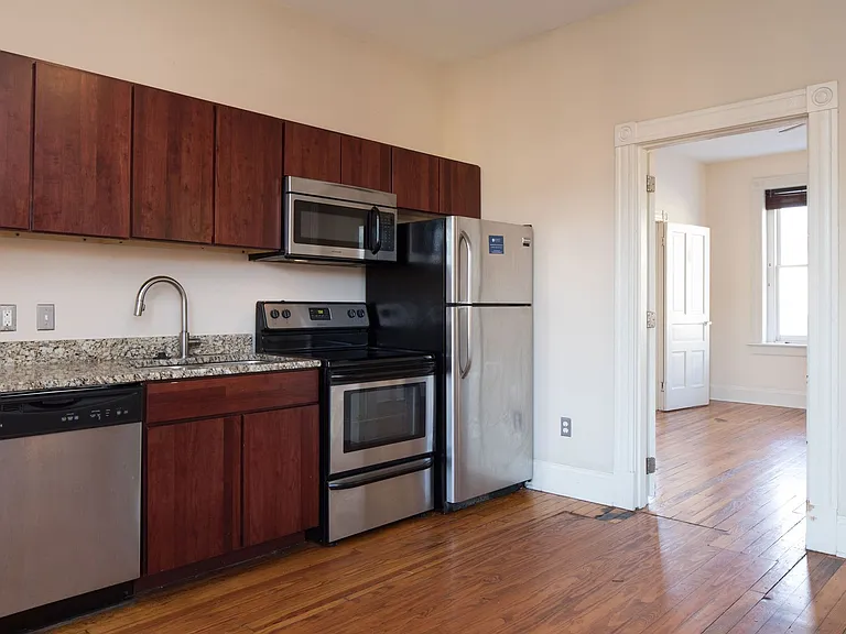 22 W Marshall St #5 — Photo 11