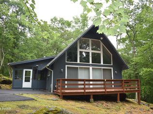 138 Long Ridge Dr, Hawley, PA 18428