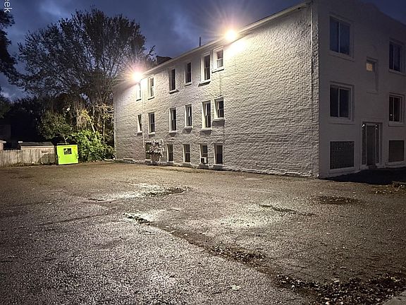 4th image of 98 S Edith St