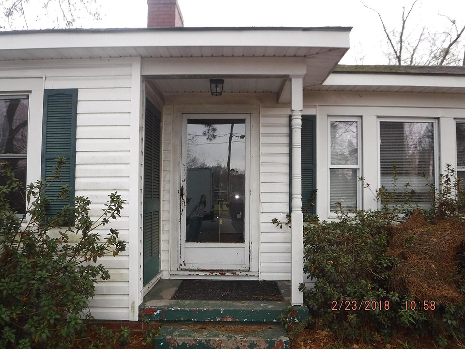 1st image of 2609 E 3rd St