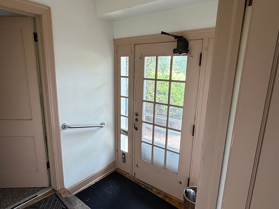 1st image of 203 Glamorgan St #203