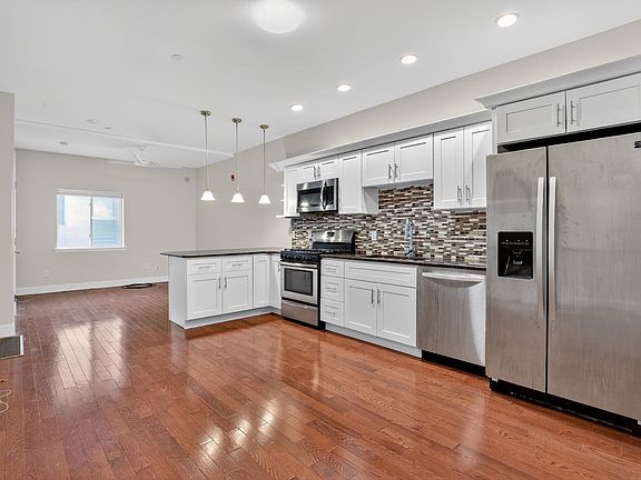 4th image of 1802 E Huntingdon St