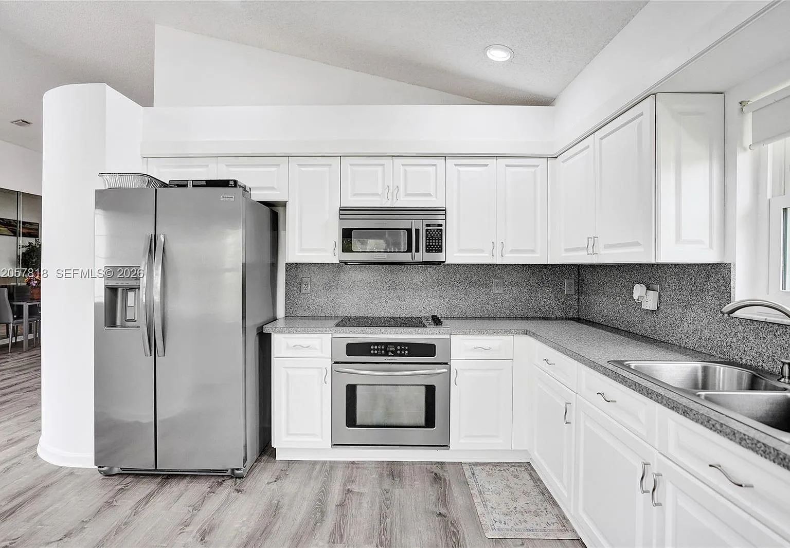 3 bed, 2.0 bath, 1382 sqft, $4,500 — Photo 4