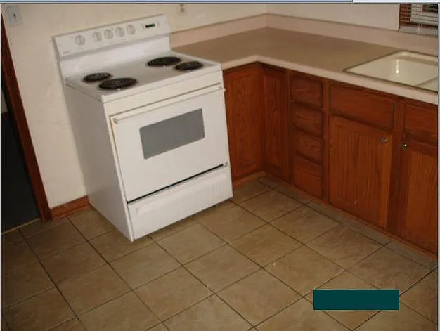 2919 NE Russell Rd — Photo 4