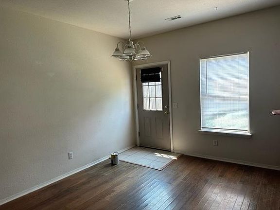 4th image of 3107 SW Amberwood Blvd #2