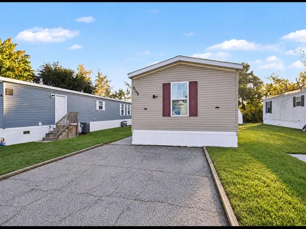 6108 Skipton Dr SW, Grand Rapids, MI 49548