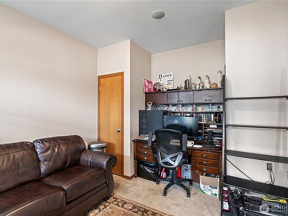 5th image of 1405 Grays Pointe Lane