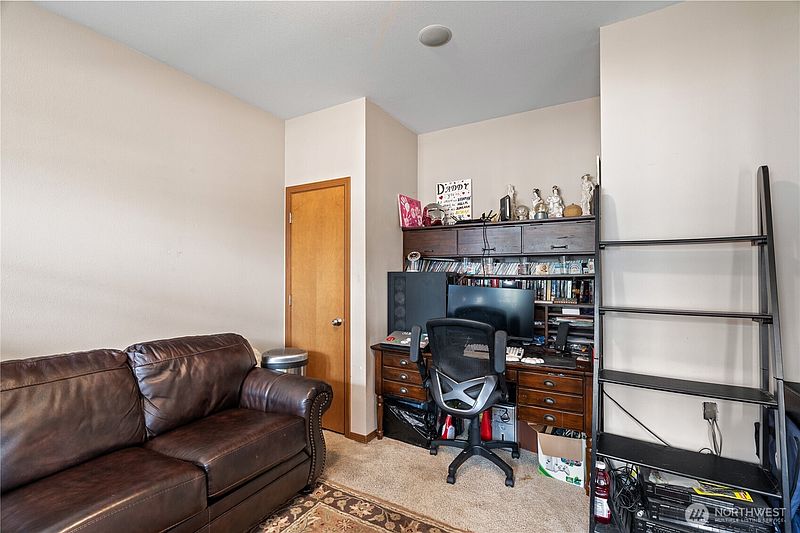 5th image of 1405 Grays Pointe Lane
