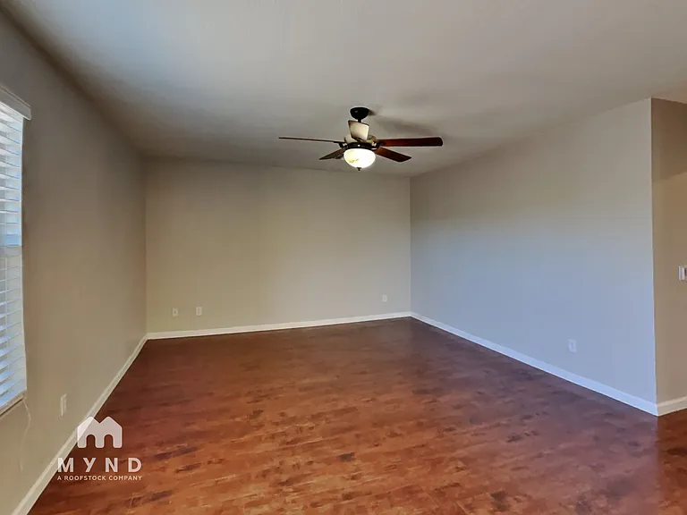 10668 S Silverbluff Dr — Photo 14