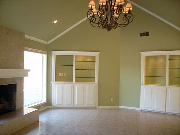 2nd image of 85 Avenue Of The Oaks