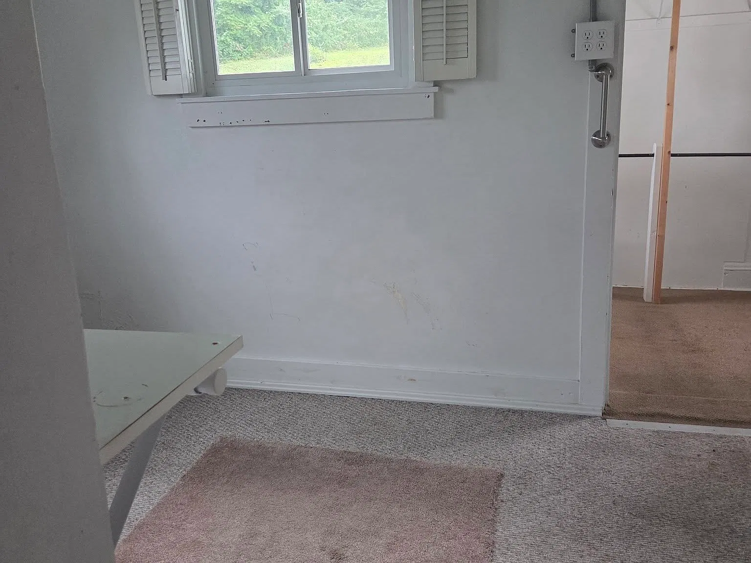4 bed, 1000 sqft, $1,100 — Photo 1