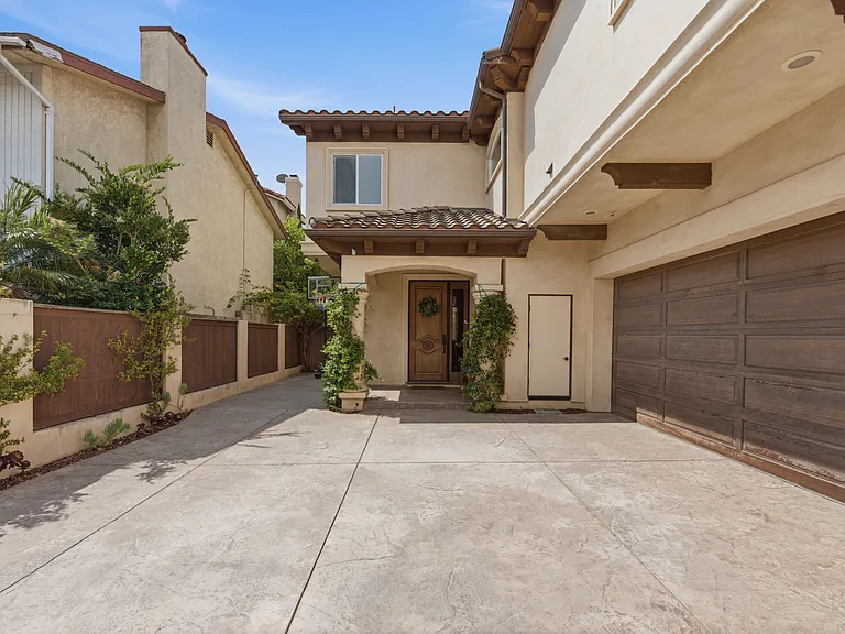 1718 Harriman Ln #B — Photo 4