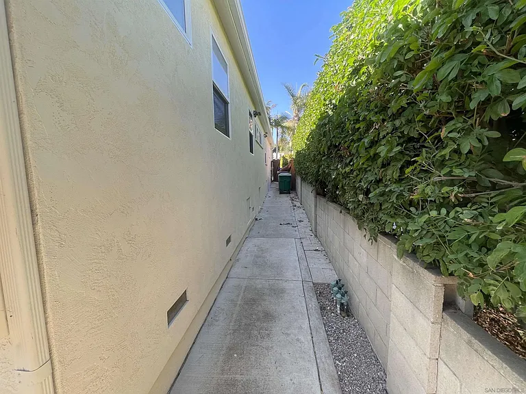 2119 Missouri St — Photo 24