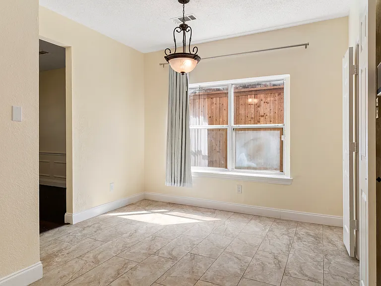 2522 Primrose Ln — Photo 17