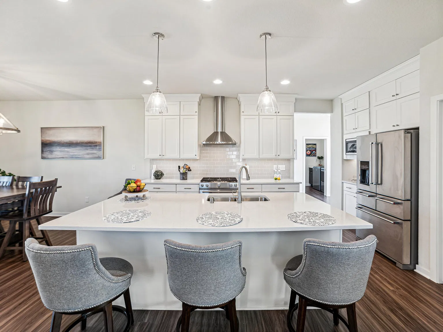 3 bed, 2.5 bath, 2324 sqft, $4,800 — Photo 3