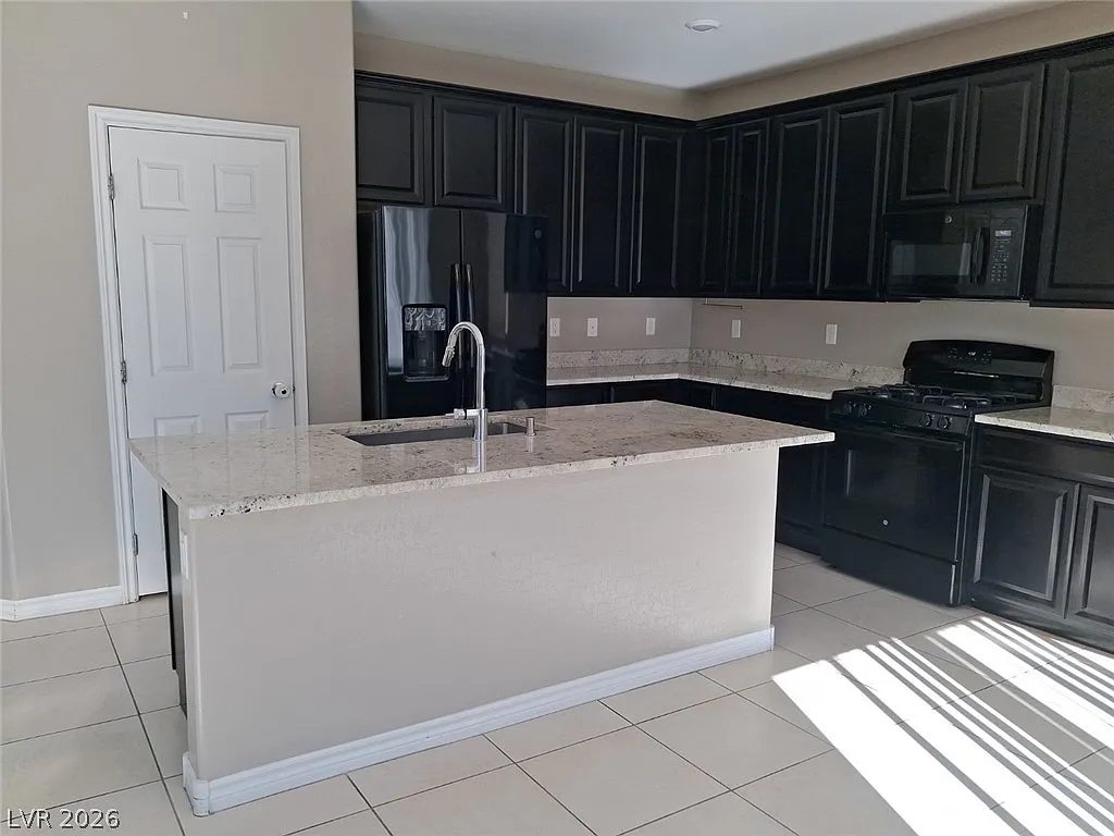 3 bed, 3.0 bath, 2202 sqft, $2,300 — Photo 3