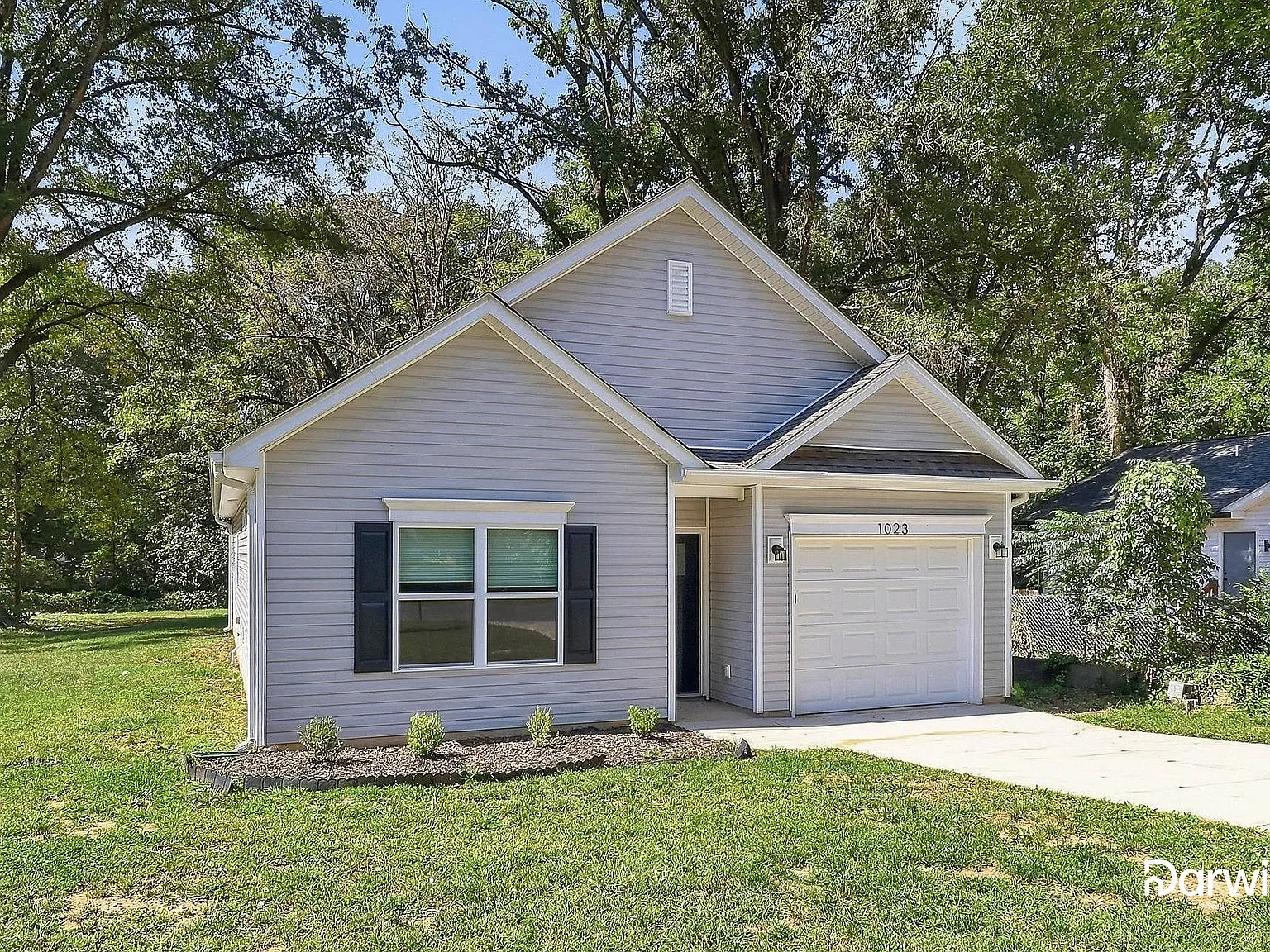 3 bed, 2.0 bath, 1190 sqft, $1,595 — Photo 2