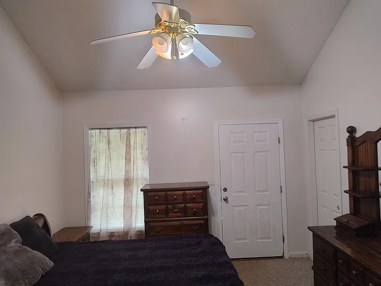 203 Wilkes St #B — Photo 4