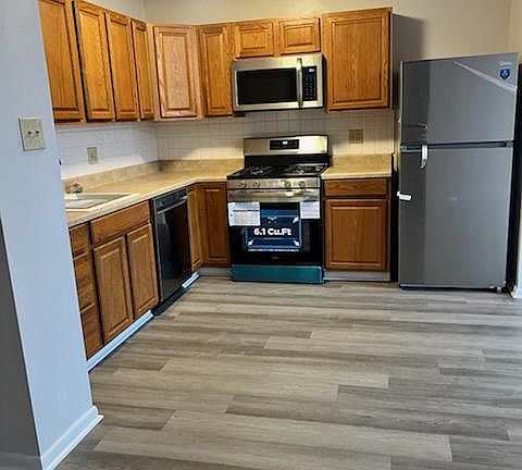 5th image of 4828 Silverwood St