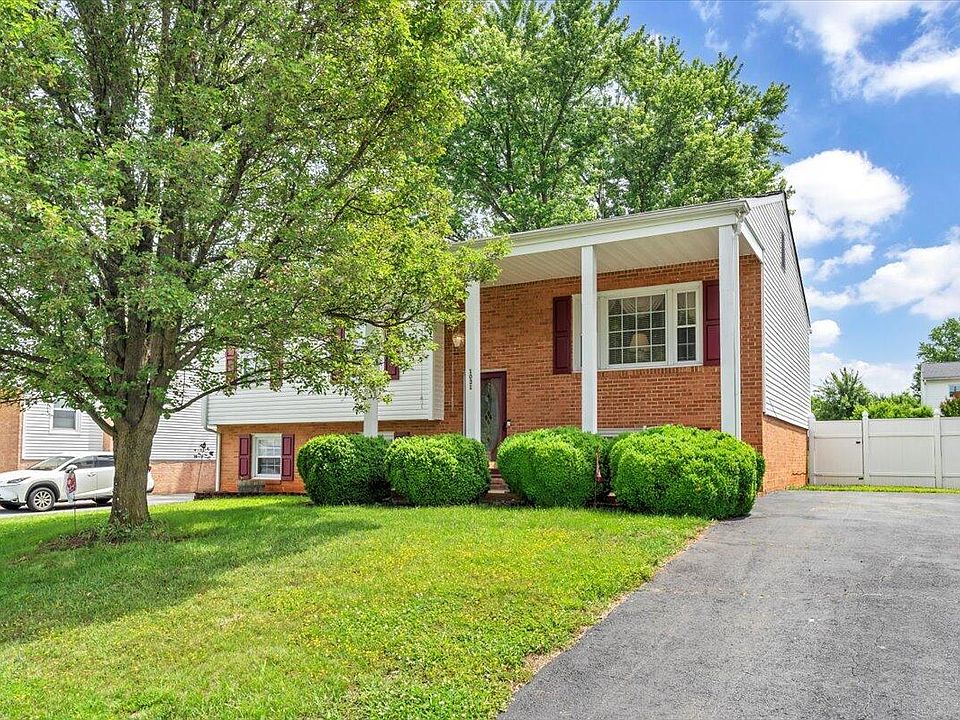 1st image of 1031 Howell Dr