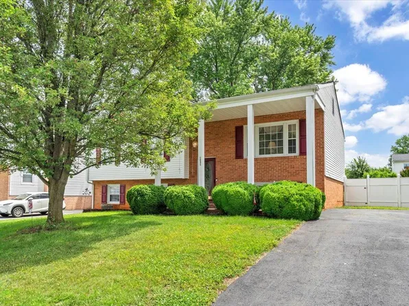 1031 Howell Dr, Vinton, VA 24179