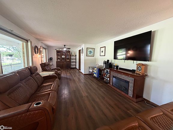 5th image of 2072 Golfview Cir