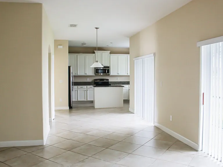 1718 Thetford Cir — Photo 5