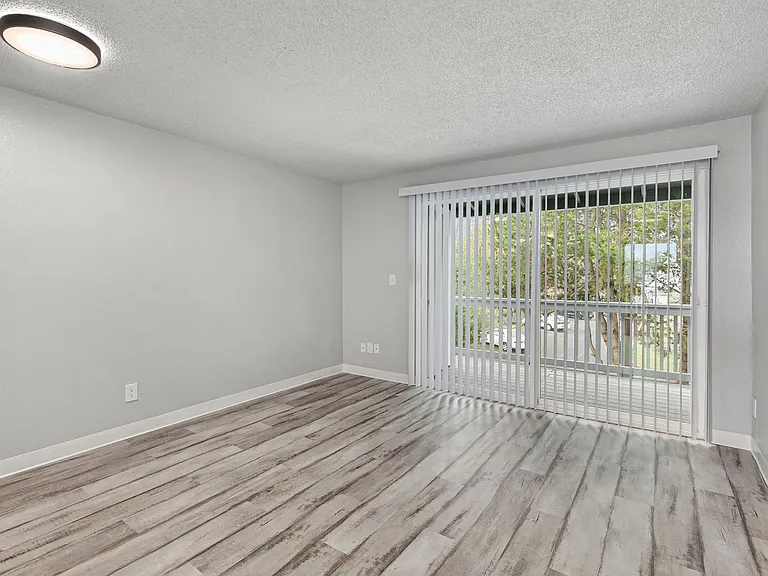 2550 N Vassault St — Photo 21