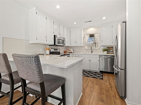 4th image of 2583 E Joyce Blvd