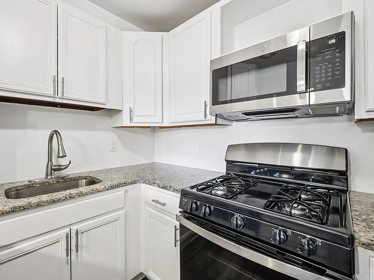 394 S Harrison St. — Photo 15