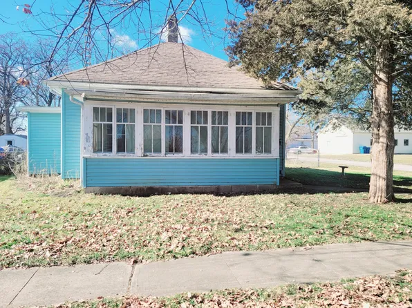 301 S Main St, Flanagan, IL 61740