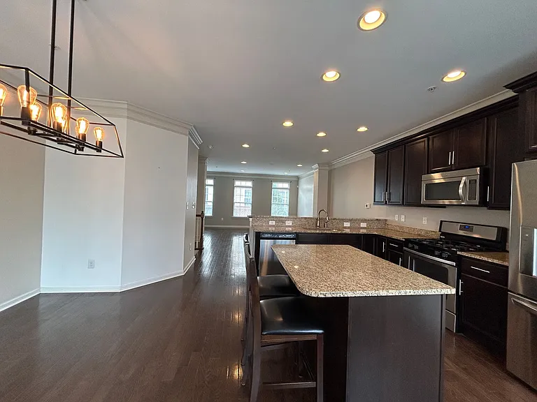 1379 Parish Ave — Photo 9